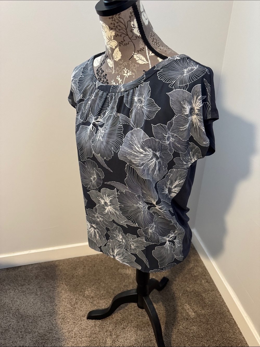 LOFT Navy Floral Short Sleeve Blouse